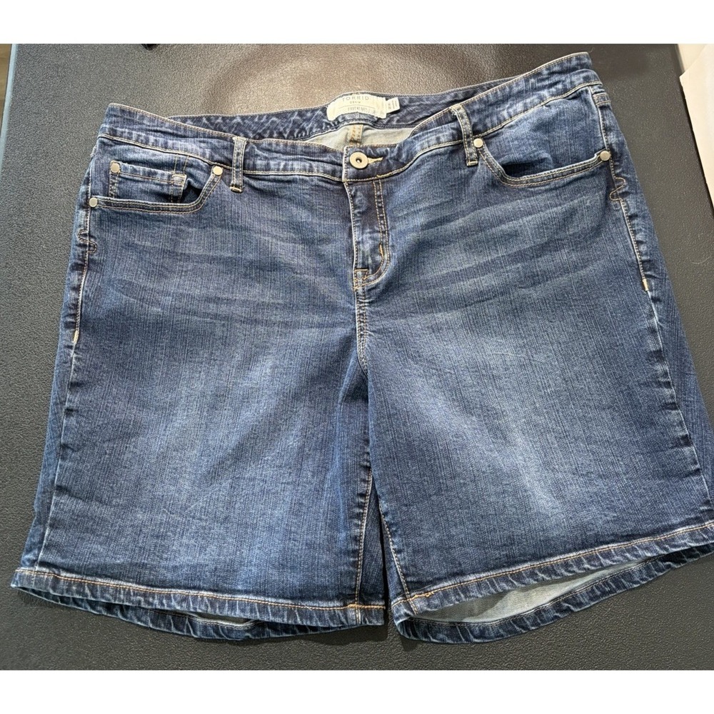 Torrid Women's Size 22 Blue  Wash Denim Bermuda Jean Shorts Mid Rise Stretch